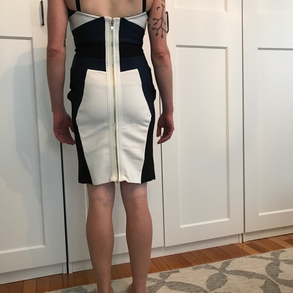 Wyatt Body Con Dress Size Medium - Picture 5 of 8